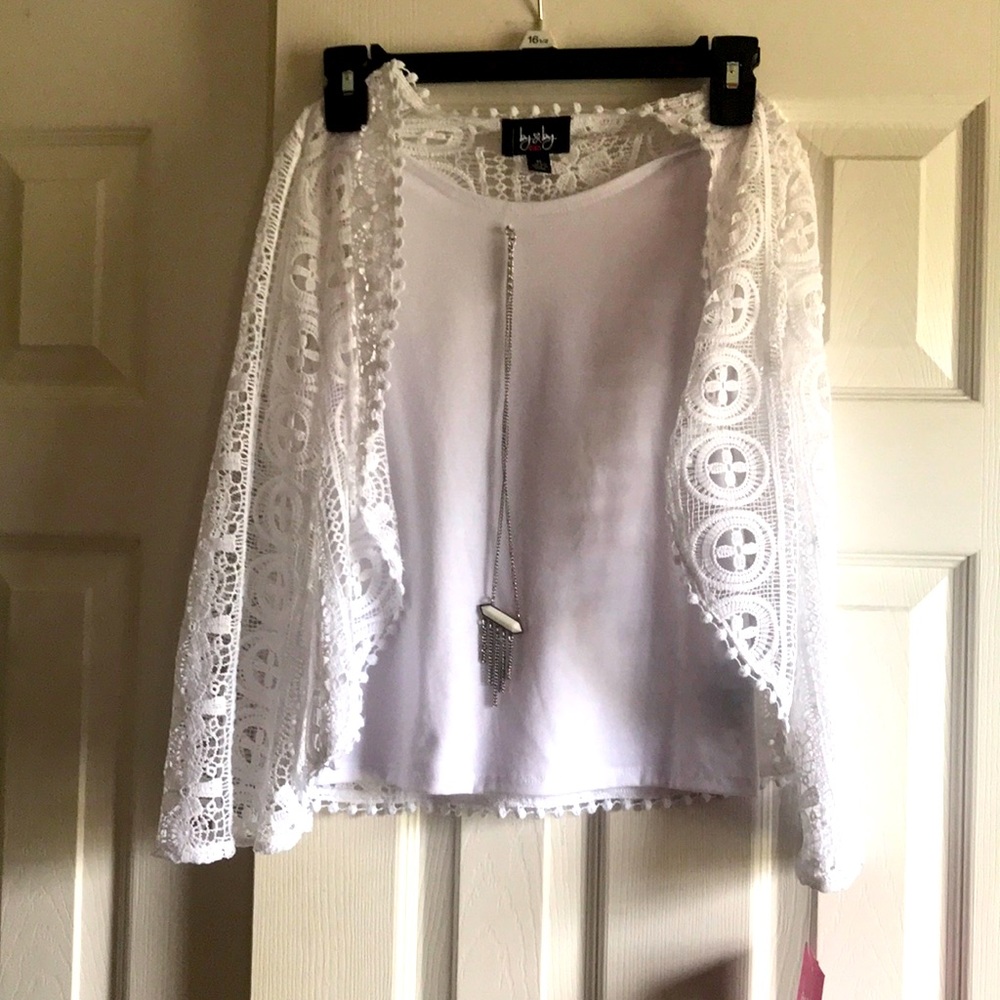 Cute girls blouse with necklace